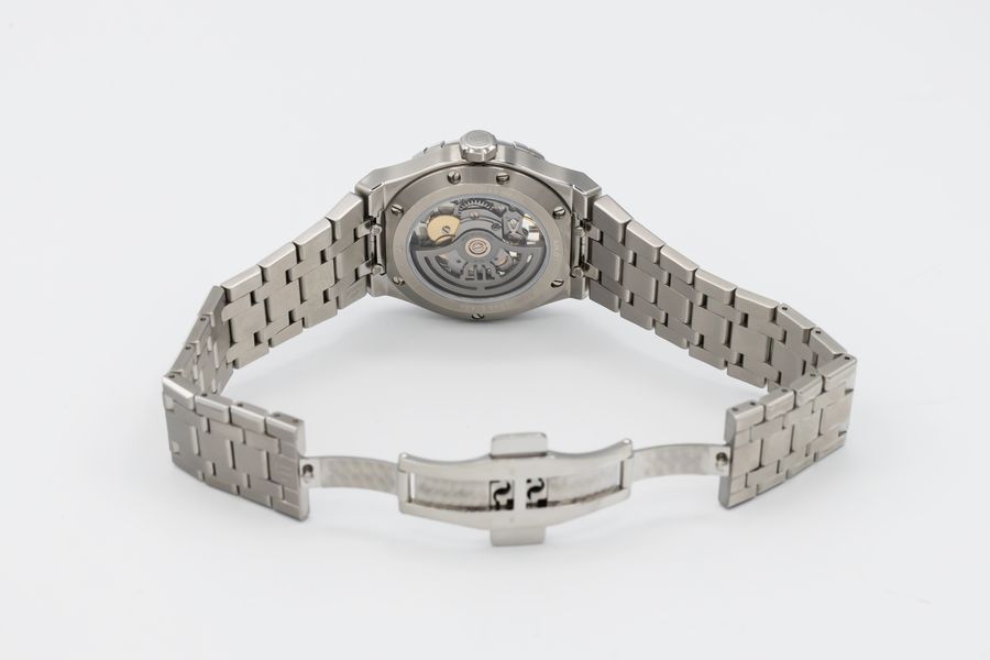 Maurice Lacroix Aikon AI6007-SS002-030-1